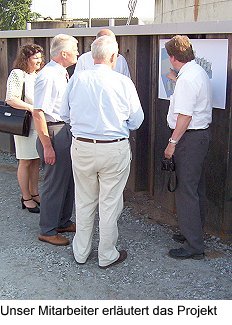 Unser Mitarbeiter erläutert das Projekt